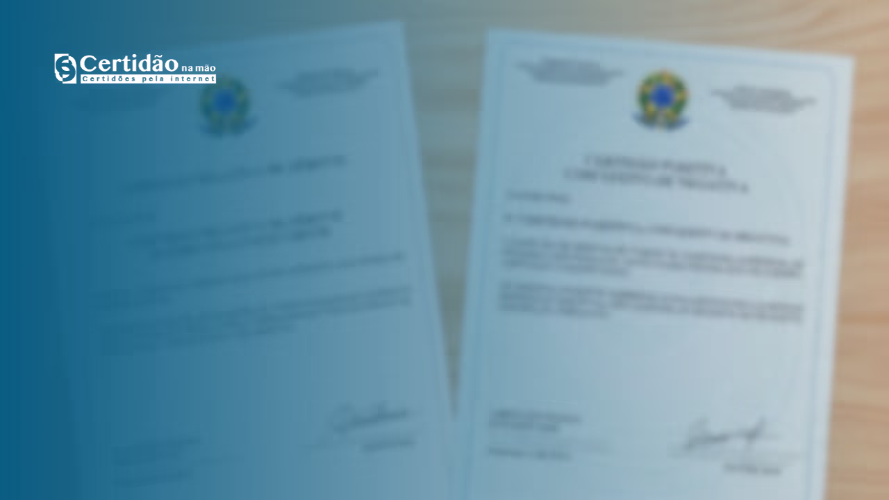 Documentos oficiais sobre uma mesa com os termos 'Certidão Negativa' e 'Certidão Positiva' destacados em papel timbrado.