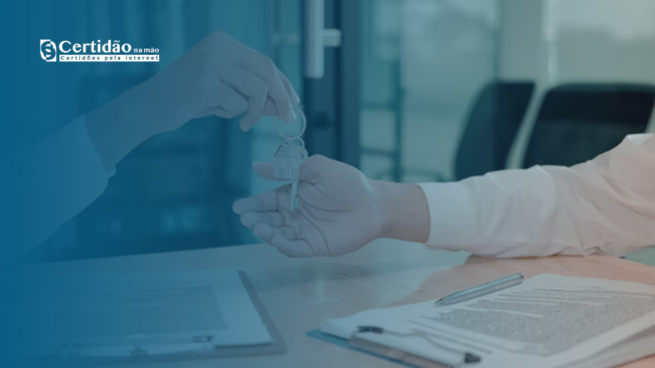 Matrícula de imóvel destacando as anotações na coluna de averbações e registros.
