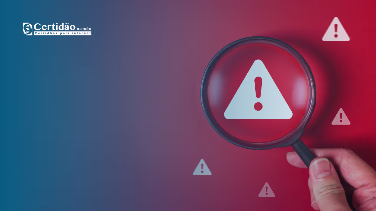 Imagem conceitual mostrando uma lupa sobre um contrato imobiliário, com um escudo digital simbolizando a proteção contra fraudes.